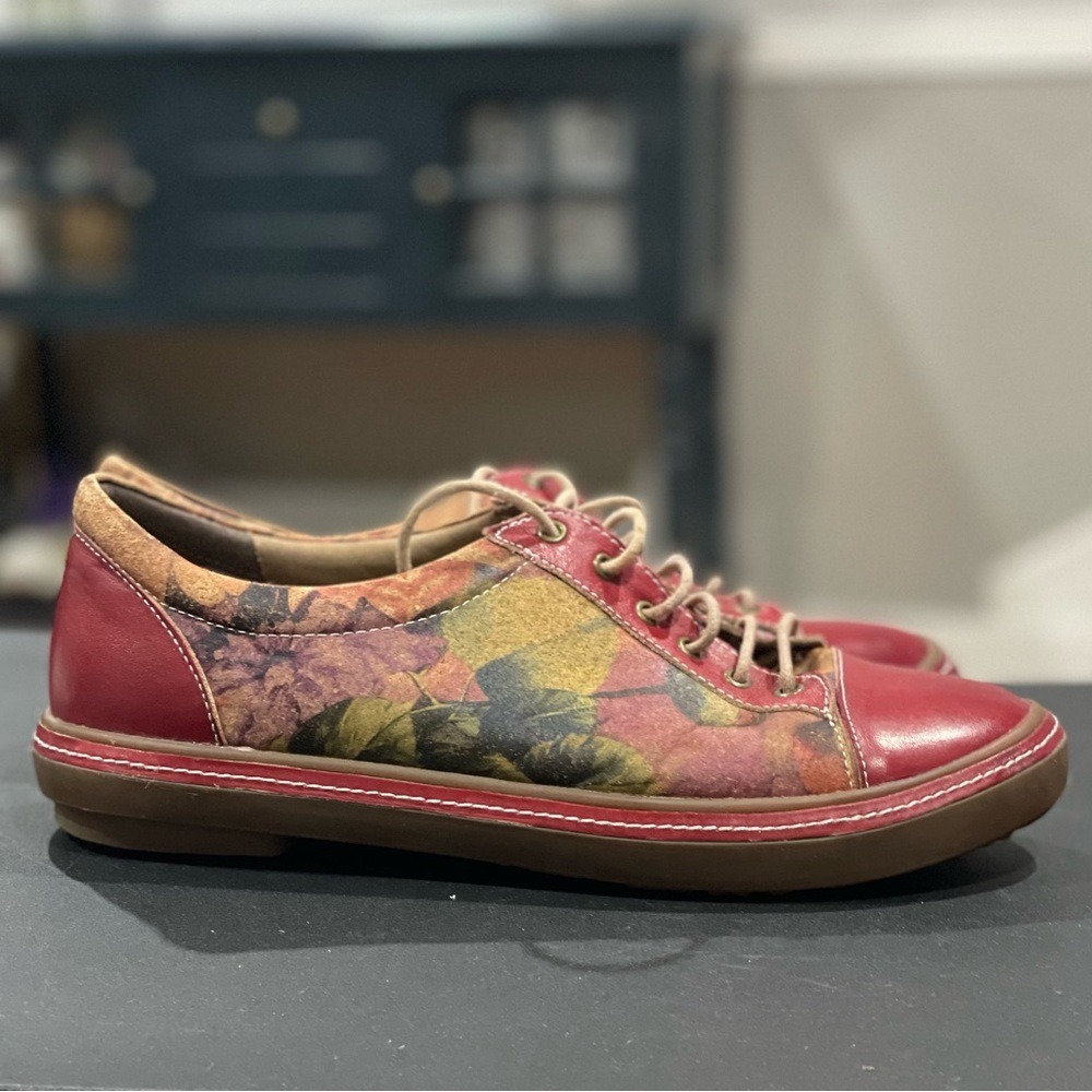 L'Artiste Spring Step Women's Red Floral Lace Up Casual Shoes - Picture 7 of 13